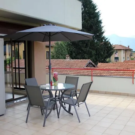 Great Terrace Lake & Mountains
